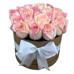 Arranjo na Caixa com 18 Rosas Cor de Rosa Arranjo na Caixa com 18 Rosas Cor de Rosa
